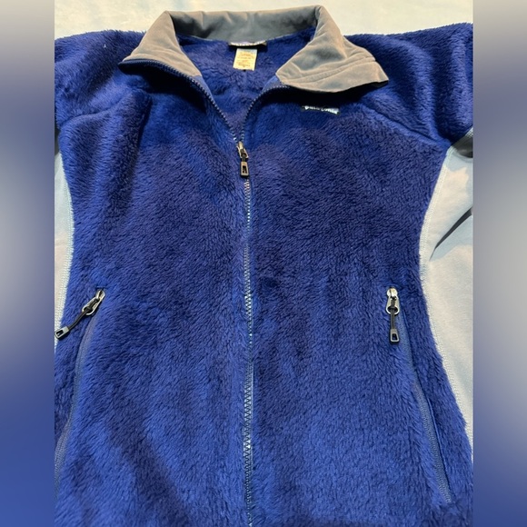Blue and Grey Vintage Women’s Patagonia R Fleece Jacket - Picture 9 of 11